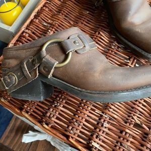 FRYE Women's Belted Harness Mule, 7M (fits 7.5)